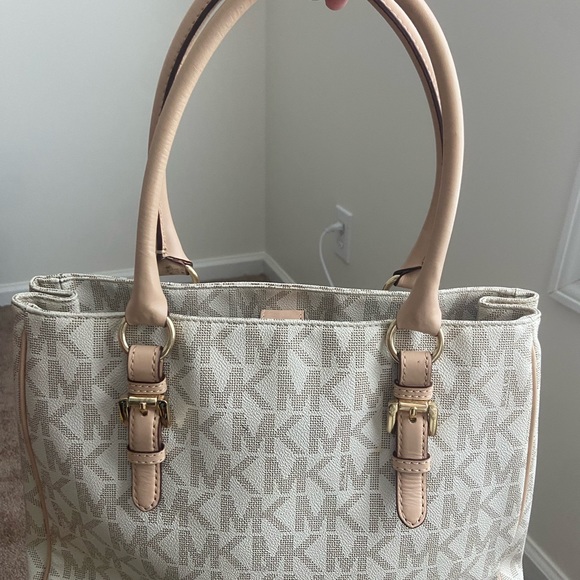 Michael Kors jet set purse - Picture 6 of 10